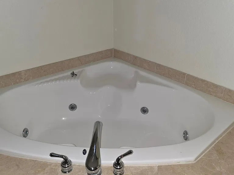 1640 Presidential Way — Photo 12