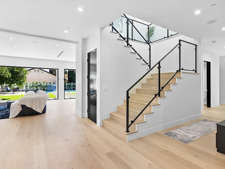 5012 Enfield Ave — Photo 19