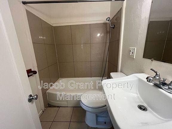 4th image of 1298 Idaho Ave Unit 5