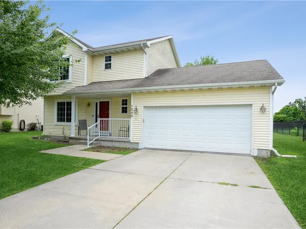 1240 Sunset Dr, Carlisle, IA 50047