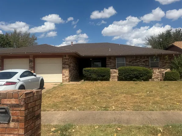 1113 NW 7th St, Moore, OK 73170