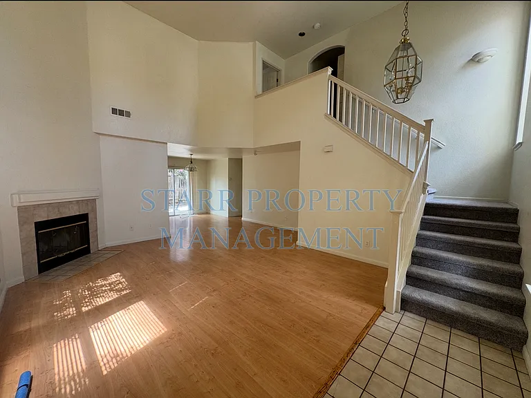 4355 Legacy Ct — Photo 3