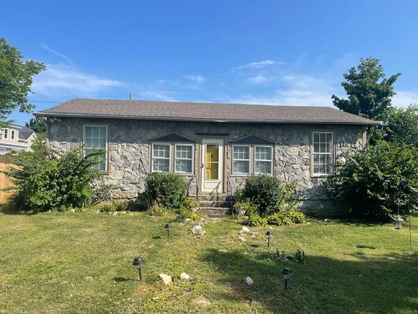 Cute cottage, great location — Photo 1