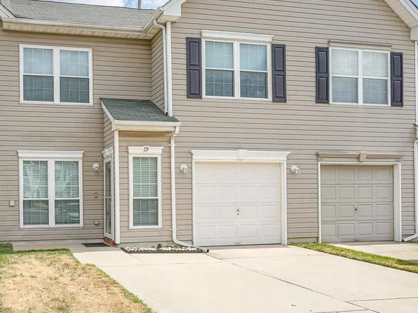 19 Cypress Point Ct, Blackwood, NJ 08012