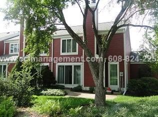 7 Sugar Maple Trl, Madison, WI 53717