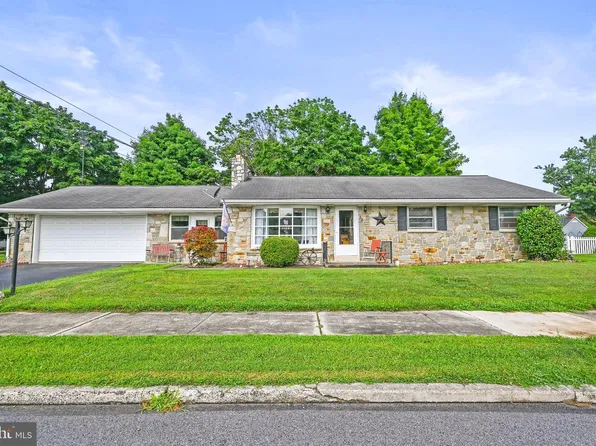 32 Columbus Ave, Littlestown, PA 17340