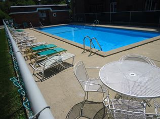 120 S Spruce Ave APT 102, Wood Dale, IL 60191