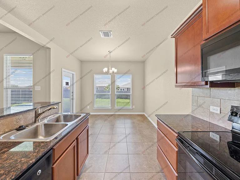 7605 Hickman St — Photo 10