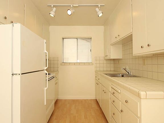 4th image of 562 Kendall Ave APT 8