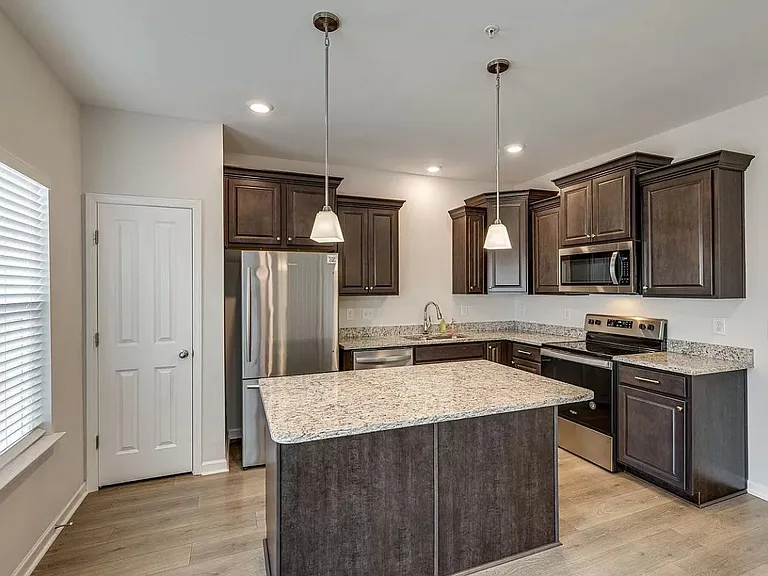 204 Kinsale Dr — Photo 26