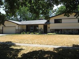 631 Oxford Rd, Waukesha, WI 53186