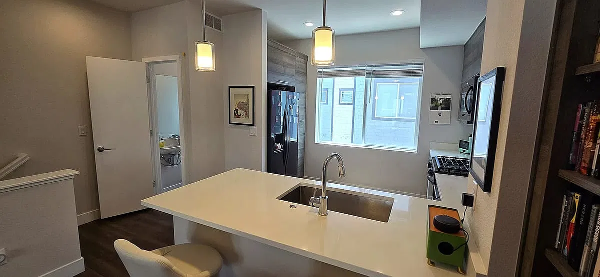 2 bed, 2.5 bath, 1267 sqft, $2,400 — Photo 4
