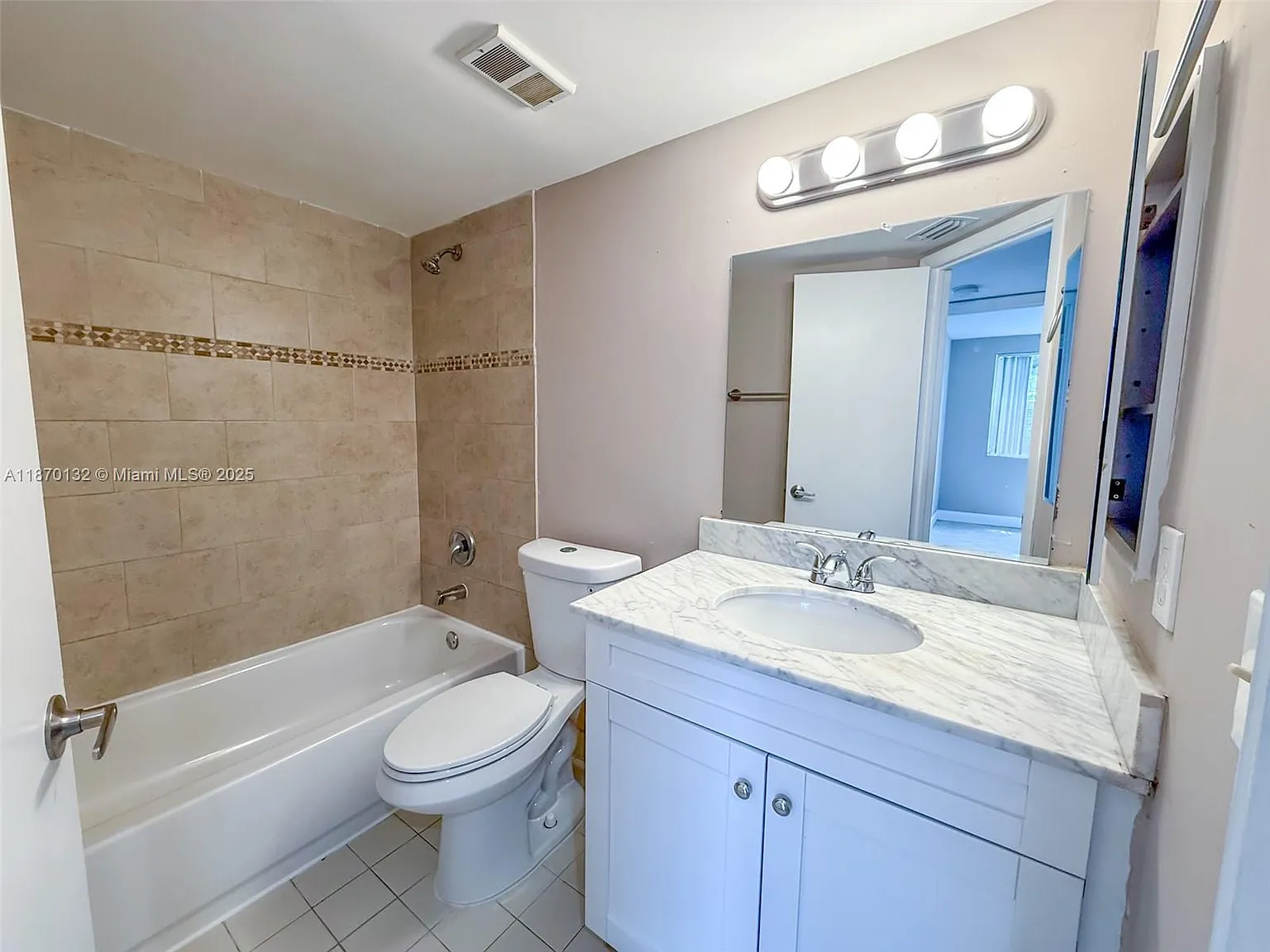 3 bed, 1166 sqft, $2,460 — Photo 4
