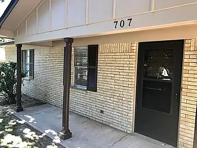 3 bed, 2.0 bath, 1500 sqft, $1,900 — Photo 3