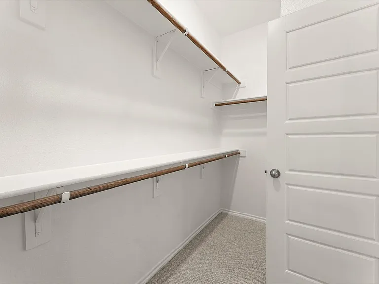1641 Meadow Crest Dr — Photo 23