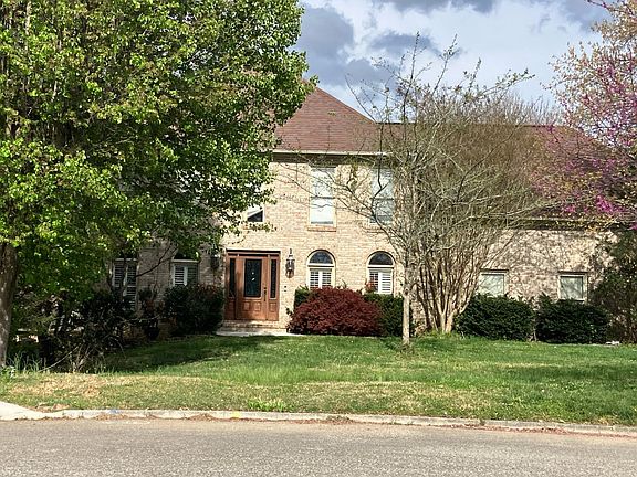 3rd image of 5813 Penshurst Ct