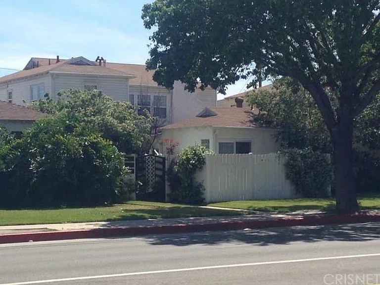 12710 1/2 Oxnard St — Photo 2