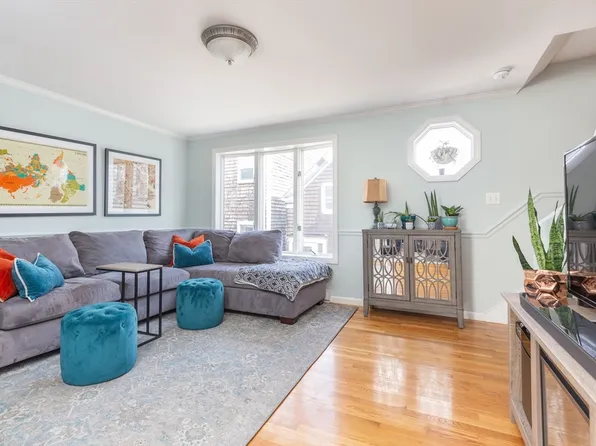 21 Rogers St, South Boston, MA 02127