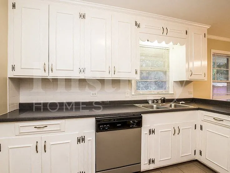 189 N 5th Ave — Photo 6