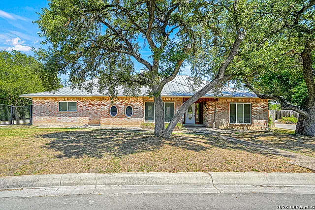 4 bed, 3.0 bath, 2865 sqft, $1,995 — Photo 2
