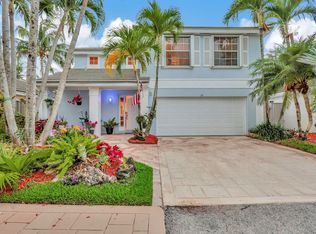 22 Governors Ct, Palm Beach Gardens, FL 33418