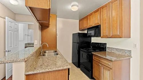 Vista Apartments — Photo 16
