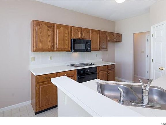 4th image of 907 Wellesley Place Dr