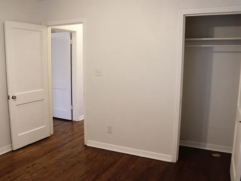 2825 W Woodlawn Ave — Photo 18