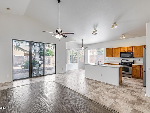 2nd image of 3890 E LEXINGTON Avenue
