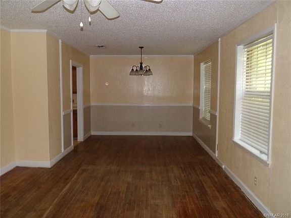 5th image of 2801 Amelia Ave