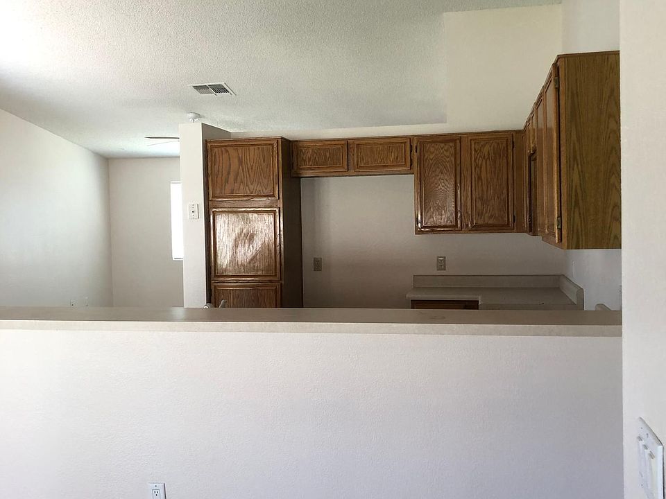 1st image of 1700 W Applecreek Pl