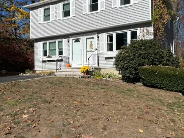 35 East Hills Drive #35, New Canaan, CT 06840