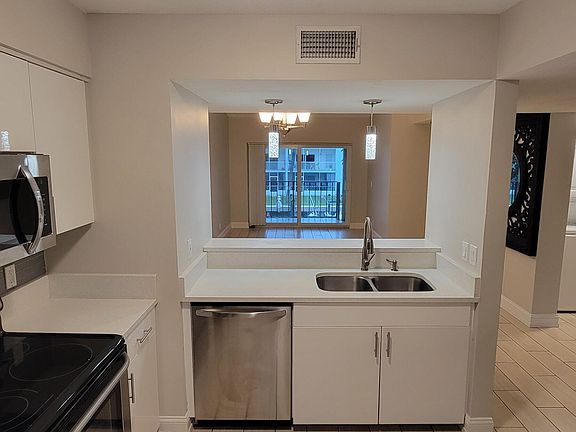 4th image of 1125 Lake Shore Drive #202