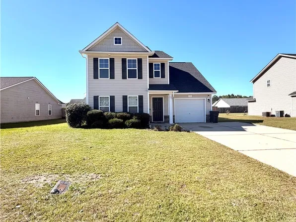 210 Roanoke Dr, Raeford, NC 28376