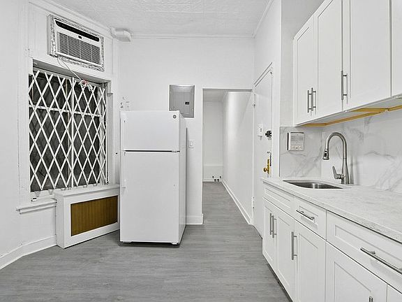 4th image of 349 W Broadway #4