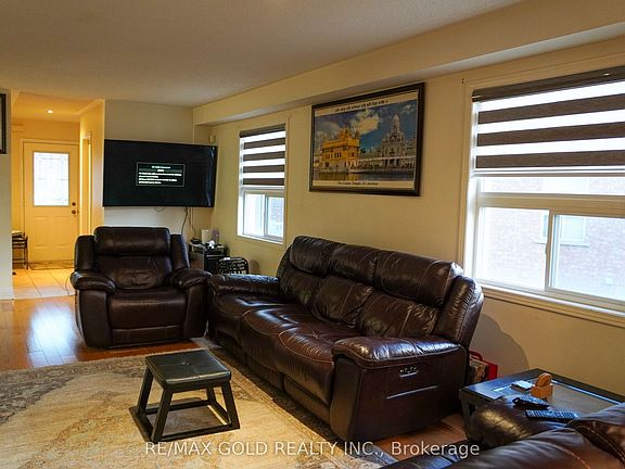 4th image of 86 Turquoise Cres