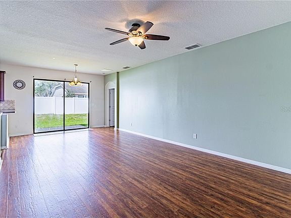 3rd image of 4711 Blackthorn Cir