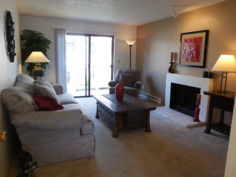 Crystal Springs Apartments — Photo 34