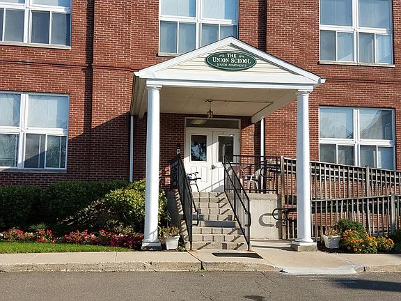 5th image of 564 Thompson Ave