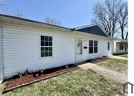 8 Louise Ln — Photo 3