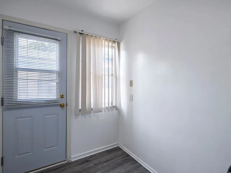 12415 Cedar Ave #E — Photo 6