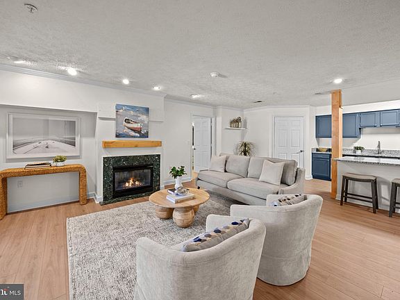 3rd image of 607 Admiral Dr Unit 101