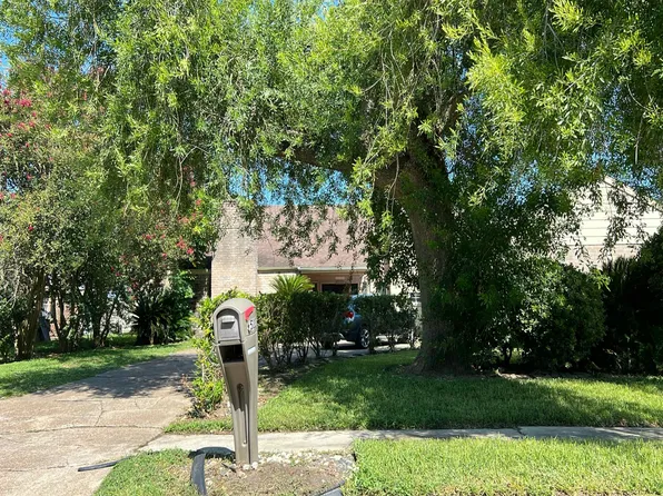 15222 Corona Del Mar Dr, Houston, TX 77083