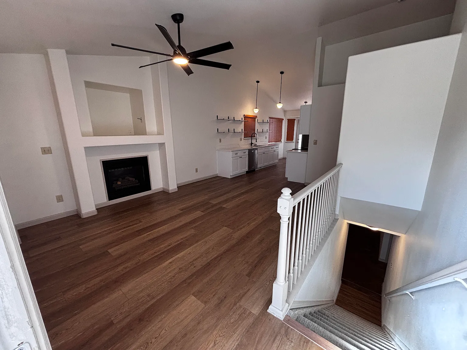 4 bed, 2134 sqft, $2,400 — Photo 4