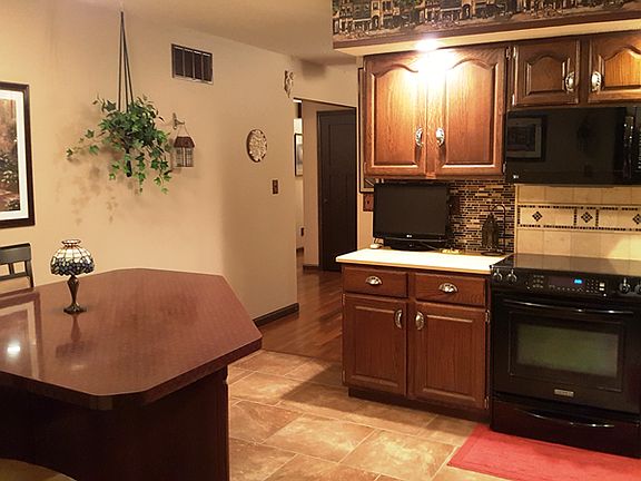 5th image of 211 S Dale Dr