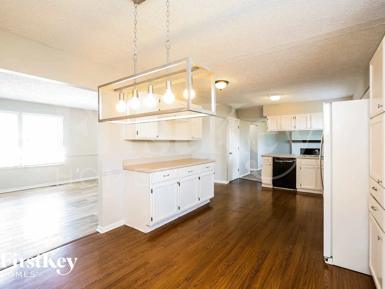 4 bed, 2.5 bath, 1968 sqft, $2,465 — Photo 4