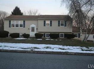1227 Pine Grove Dr, Easton, PA 18045