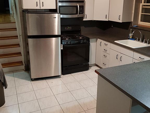 5th image of 139 Bay 13th St #1