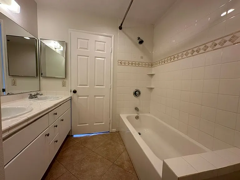 22865 Del Valle St #6 — Photo 24