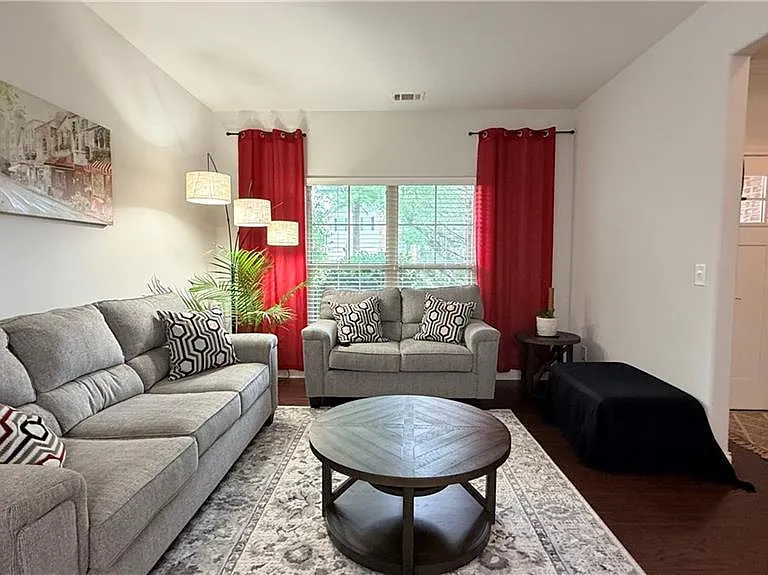 1810 Kingsbridge Ct — Photo 4